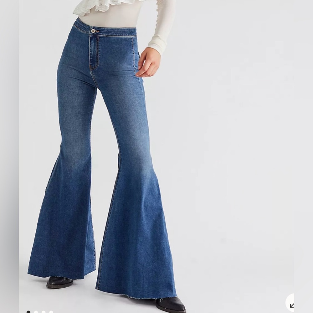 EUC-FREE PEOPLE Just Float On Flare Jeans•Waterfall or Jericho Blue